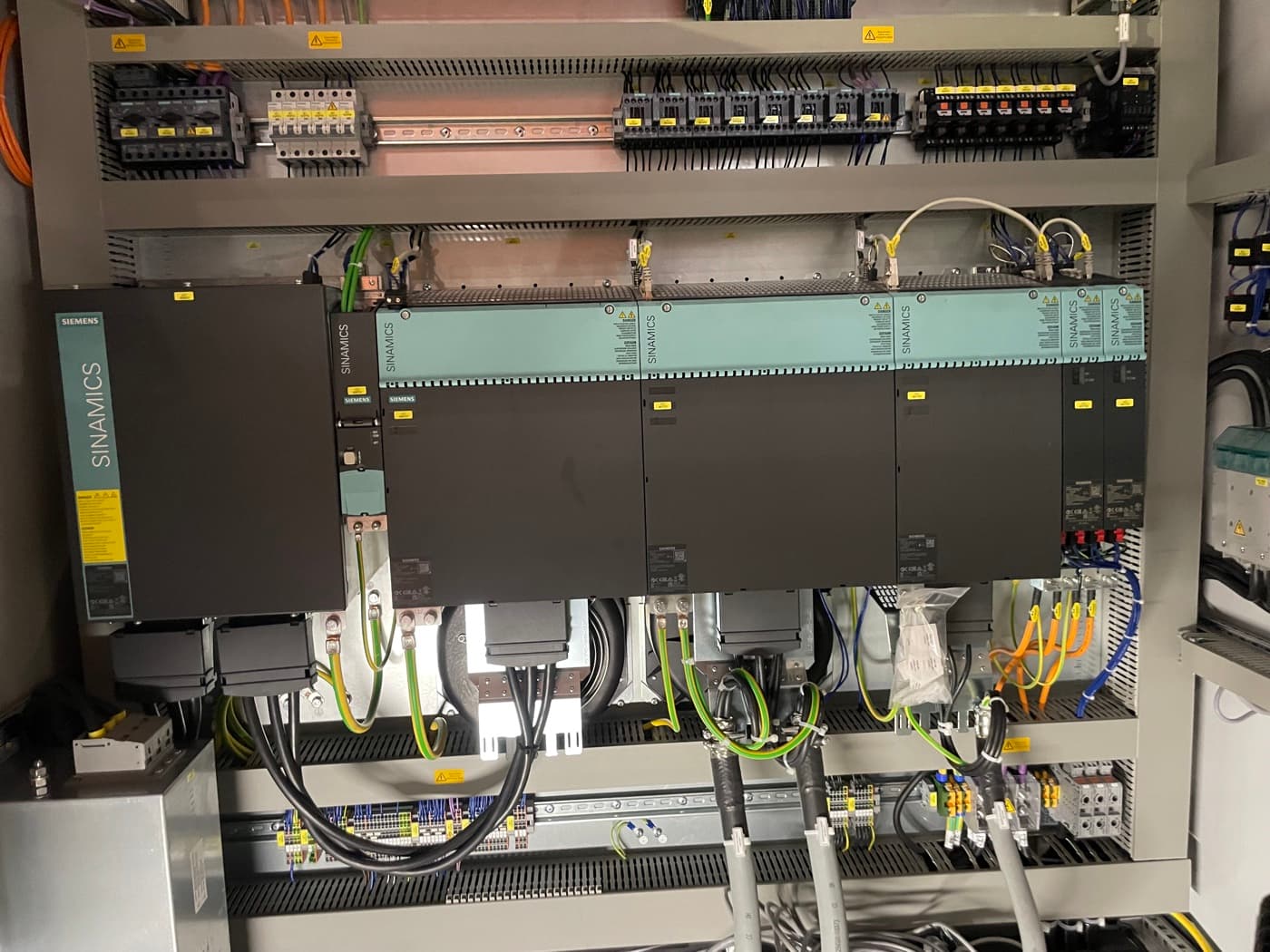 Armoire SINAMICS Siemens — automatisation industrielle ObiTec